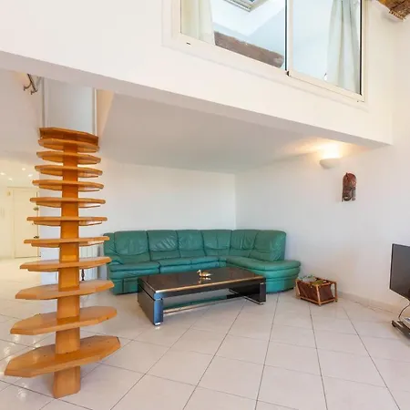 100m2 Duplex Apartment, Glimpse Of The Sea شقة *